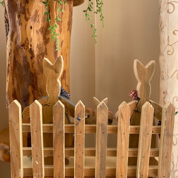 Bunnies on a picket fence decor - Picture 4 of 4